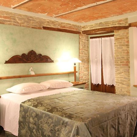 Agriturismo Ercolana Neviglie Rum bild