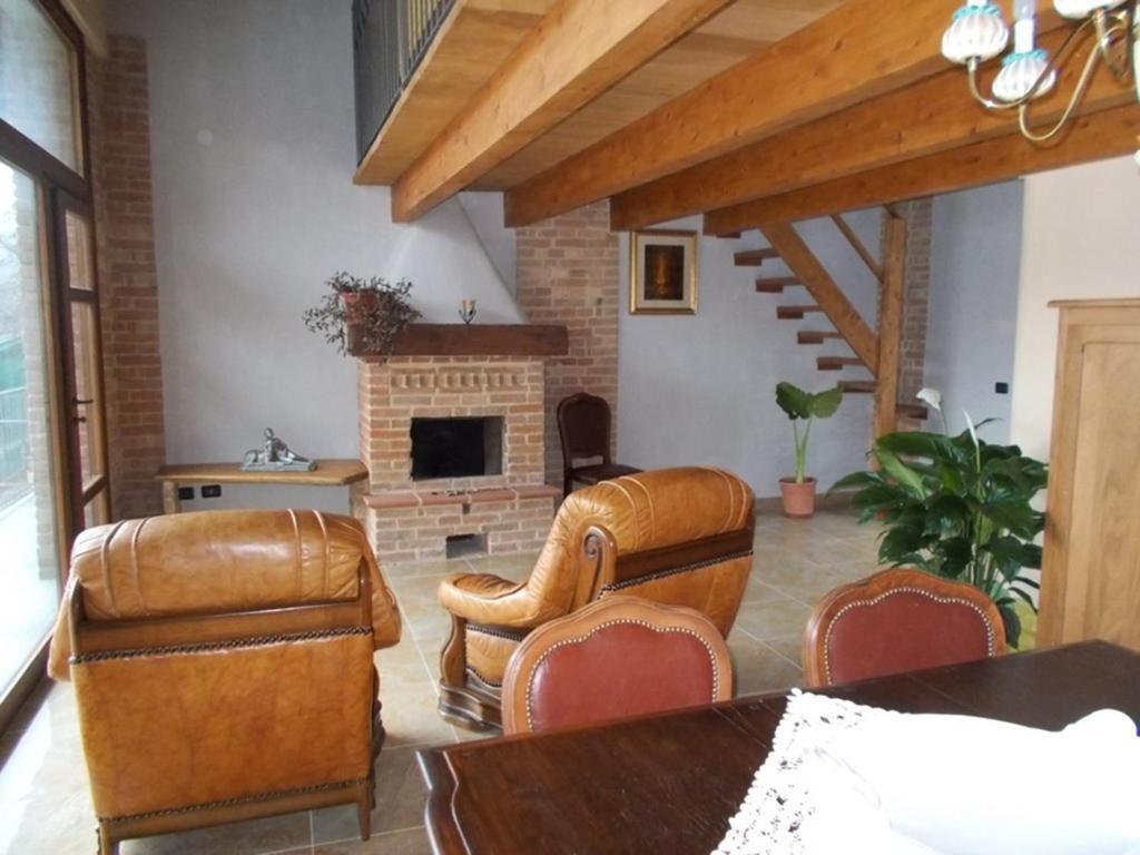 Agriturismo Ercolana Neviglie Rum bild